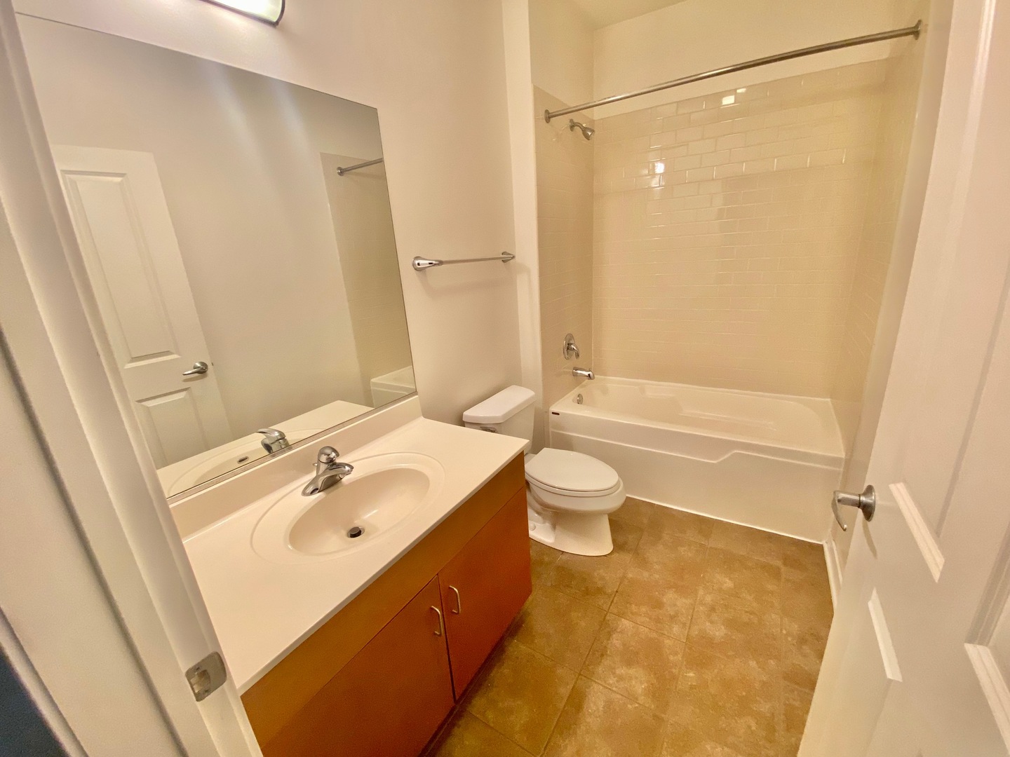 907 S Lytle Street Unit: 101