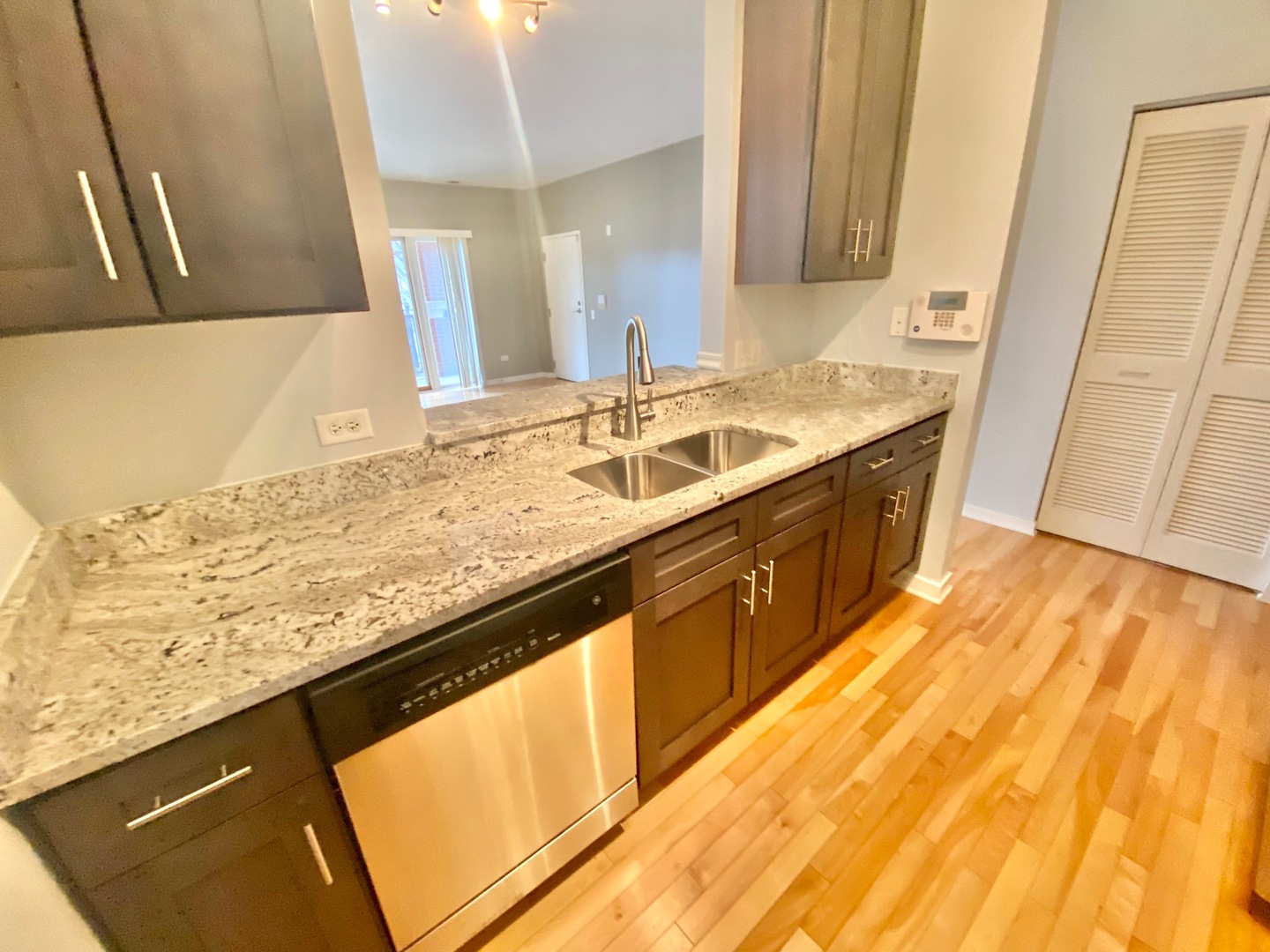 907 S Lytle Street Unit: 101