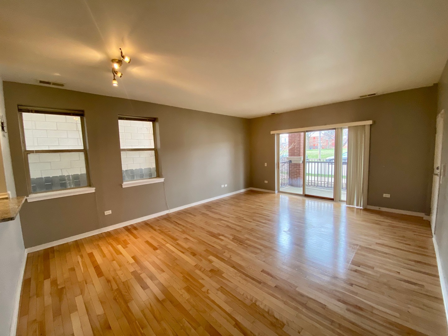 907 S Lytle Street Unit: 101