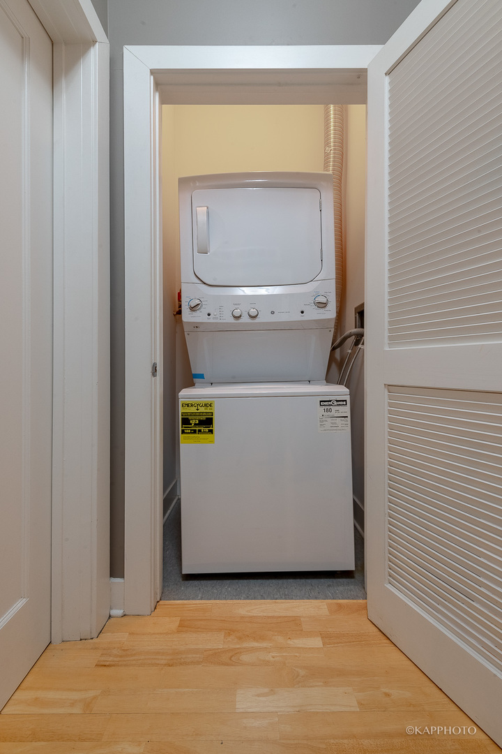 725 N ABERDEEN Street Unit: 303