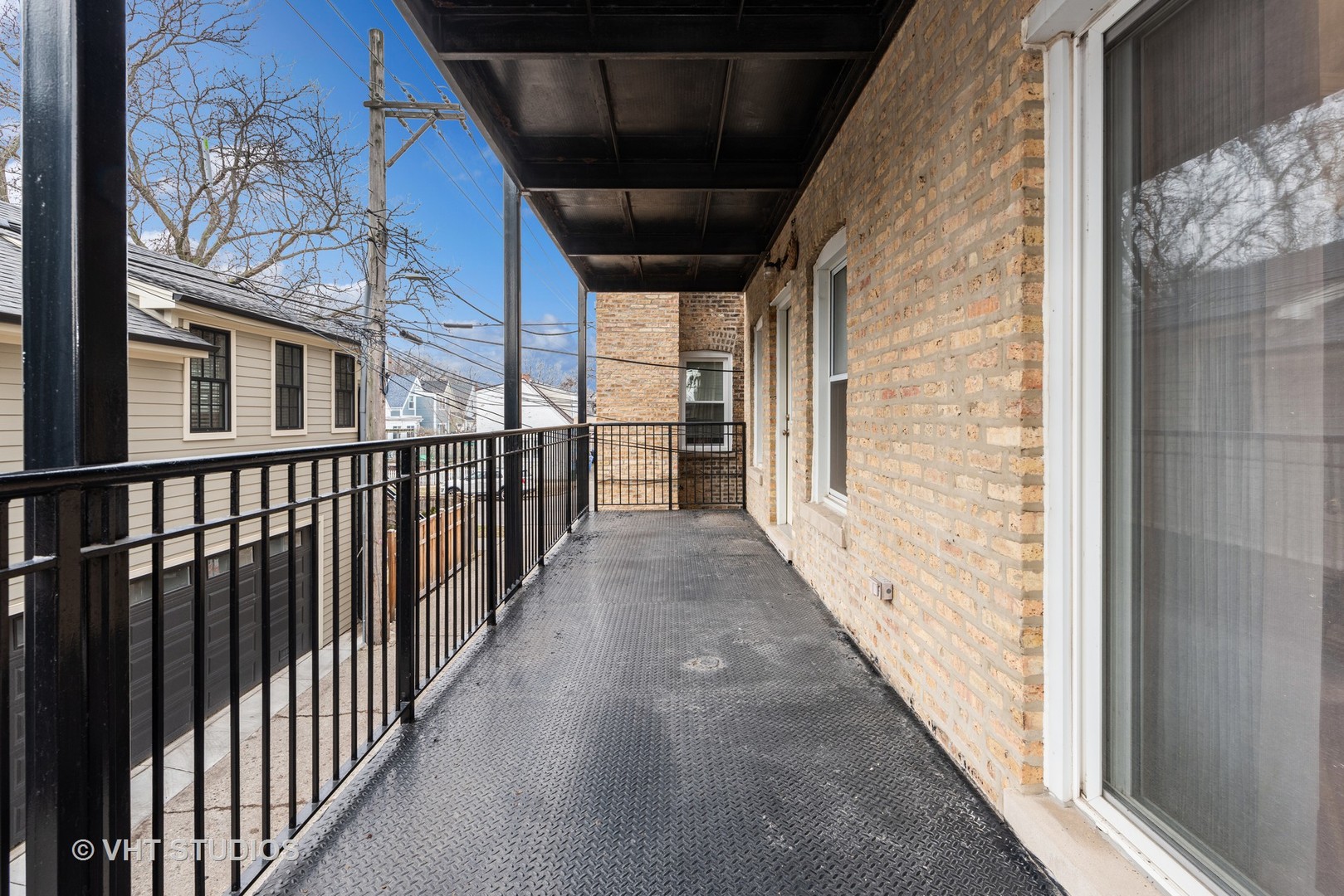 2053 W Summerdale Avenue Unit: 2S