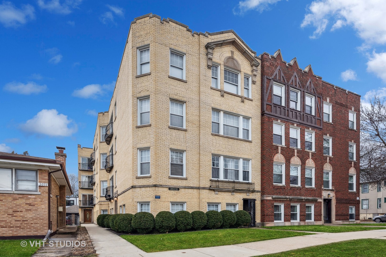2053 W Summerdale Avenue Unit: 2S