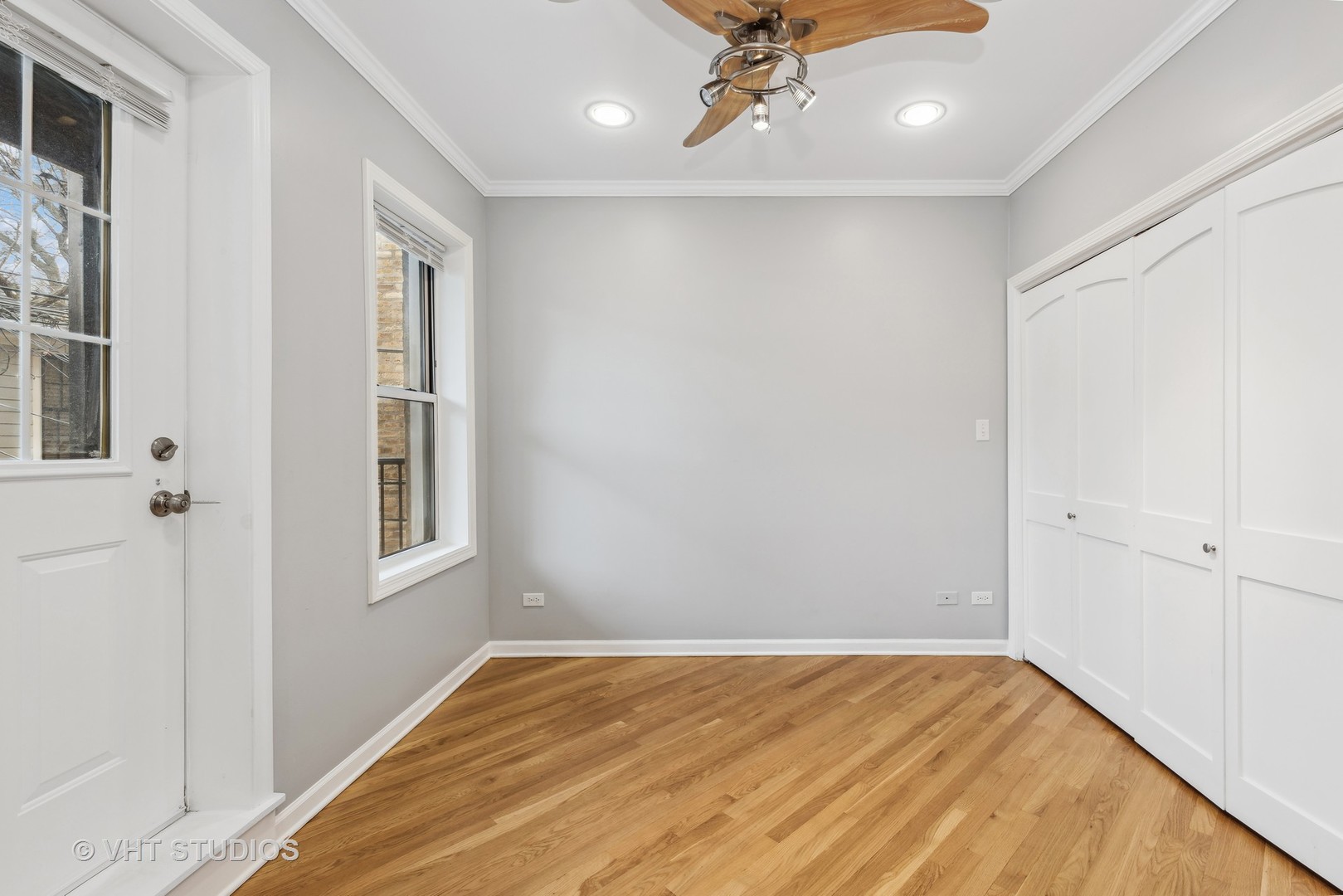 2053 W Summerdale Avenue Unit: 2S