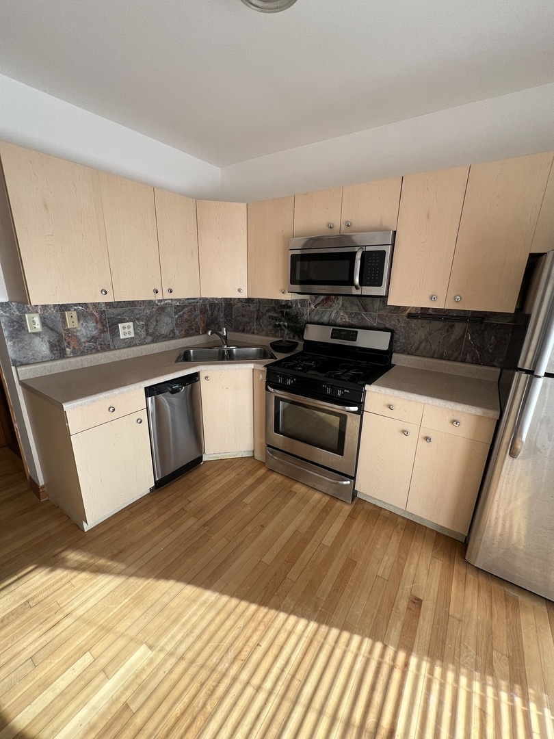 1613 W Superior Street Unit: 1