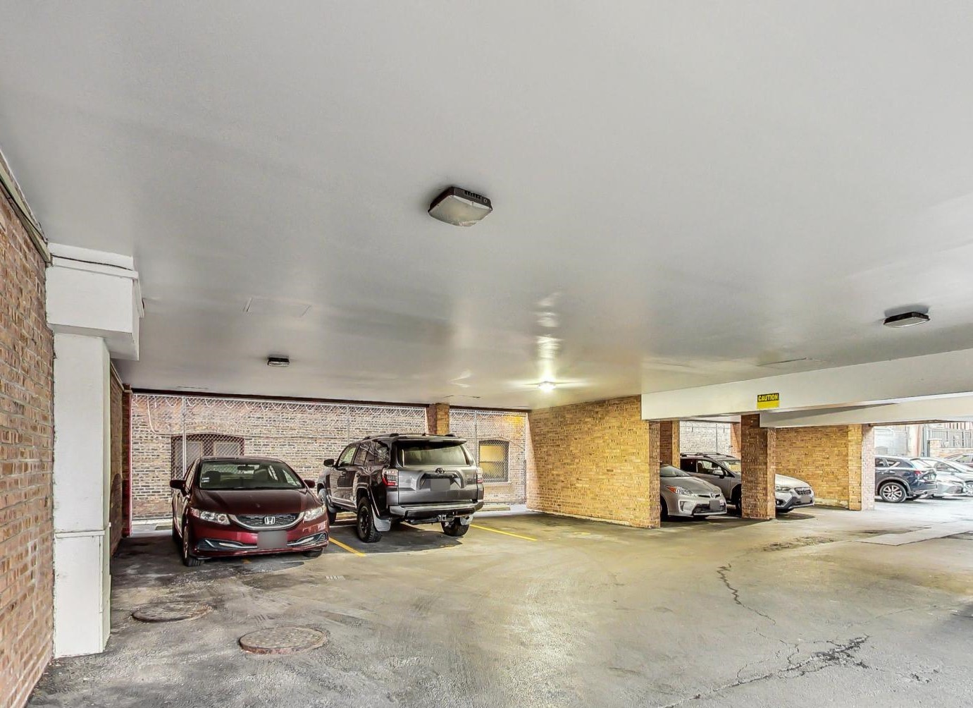 2333 N Geneva Terrace Unit: 4C