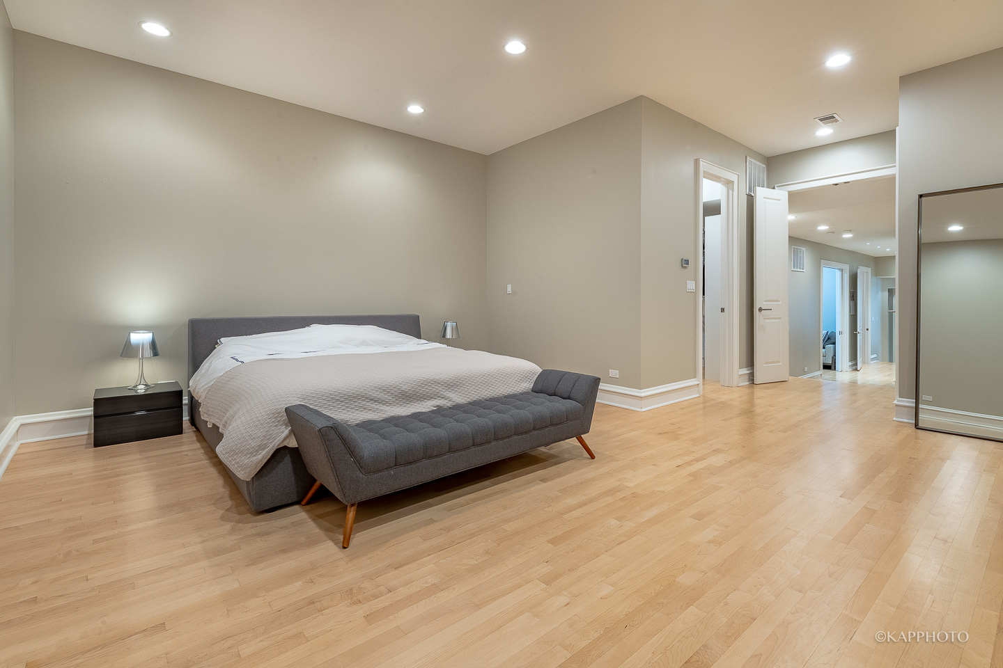 319 W ERIE Street Unit: 2E