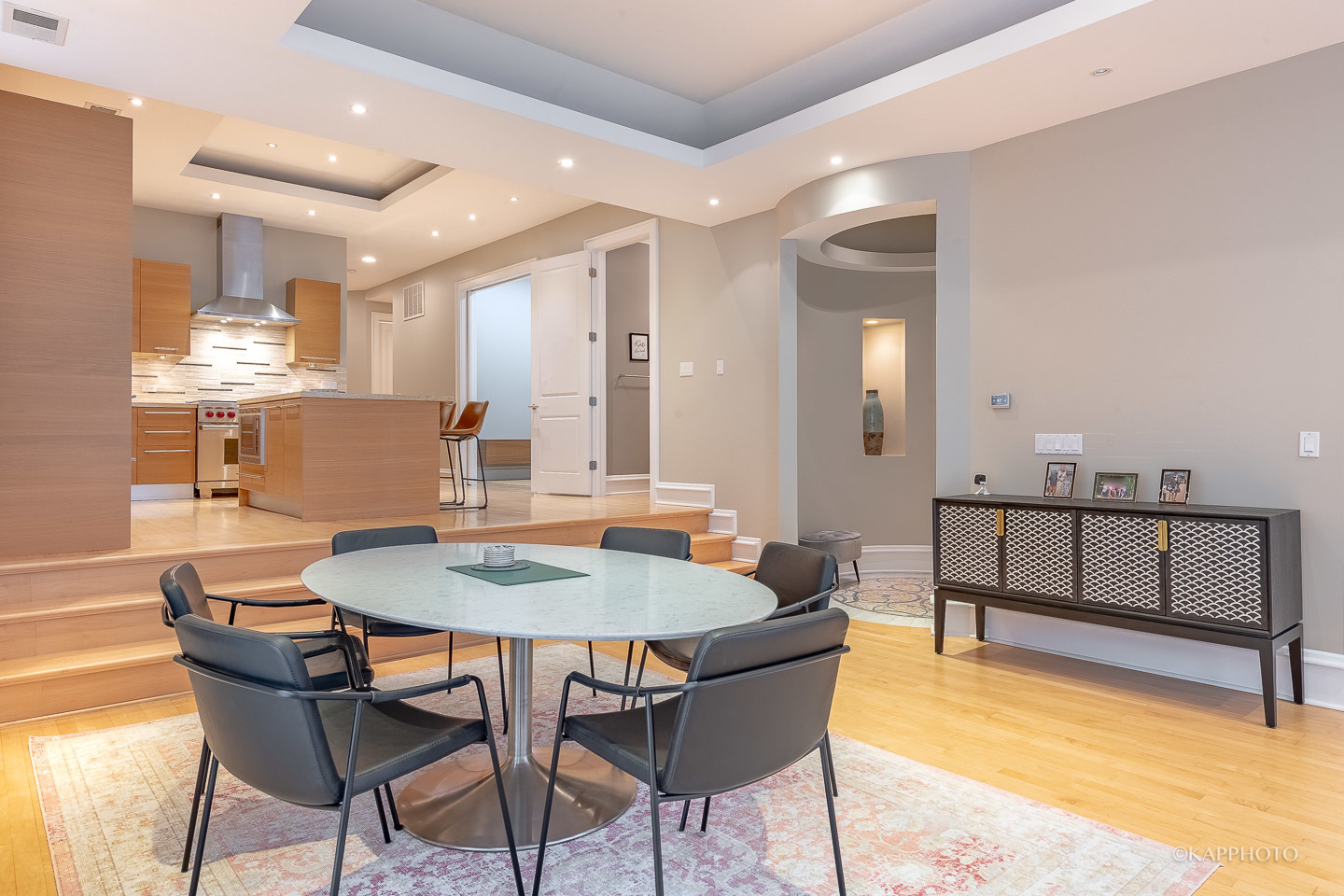 319 W ERIE Street Unit: 2E