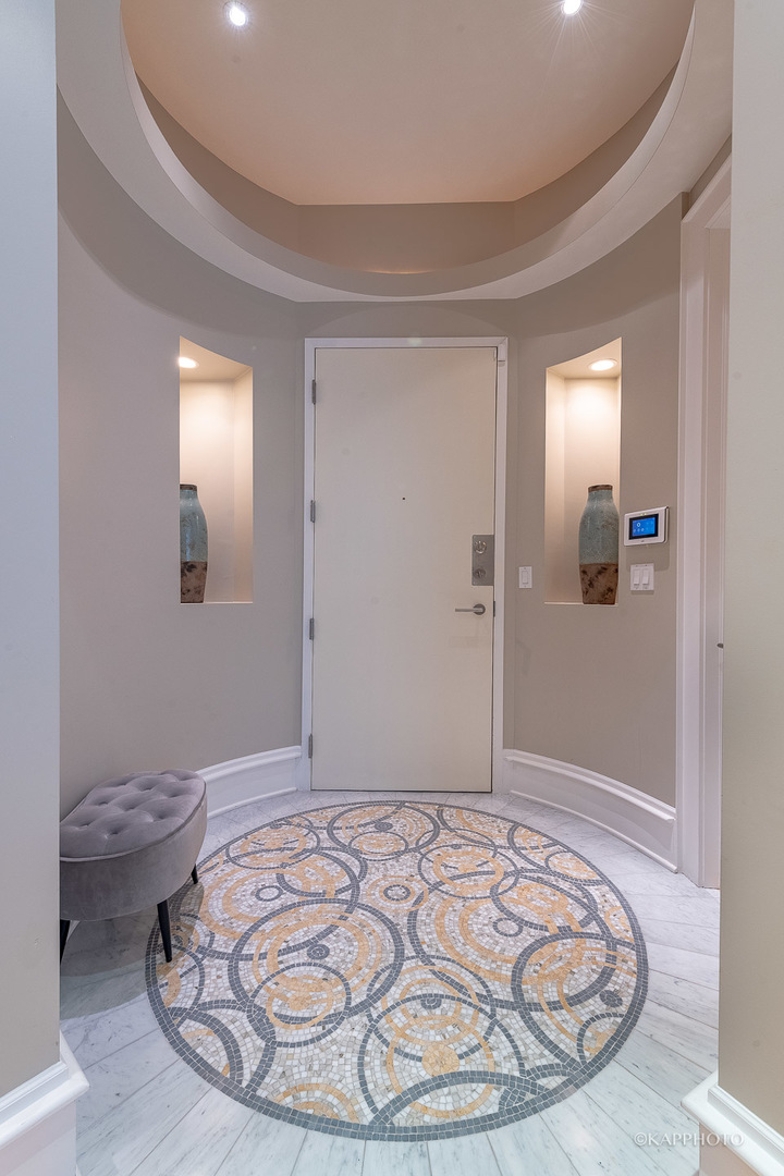 319 W ERIE Street Unit: 2E