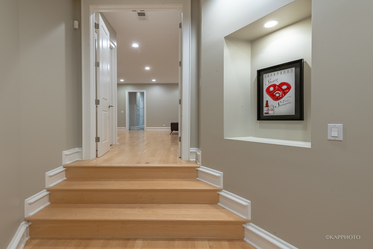 319 W ERIE Street Unit: 2E