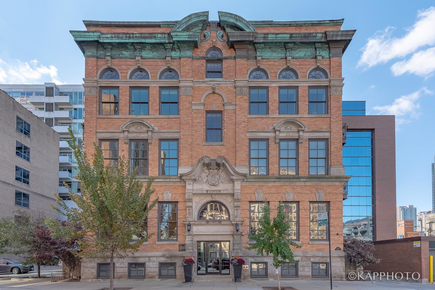 319 W ERIE Street Unit: 2E