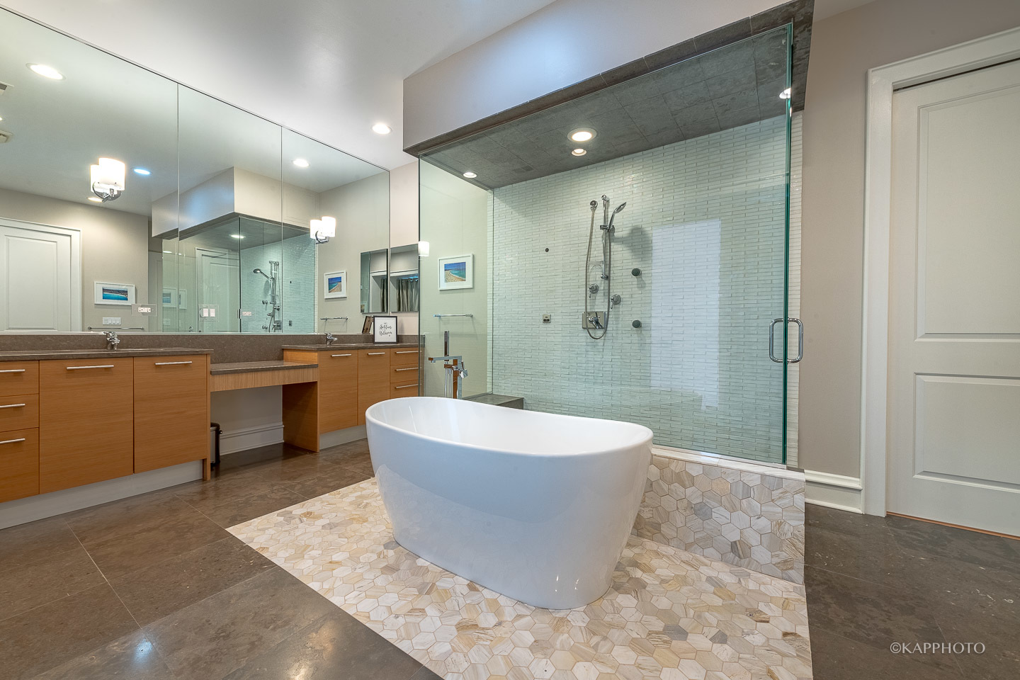 319 W ERIE Street Unit: 2E