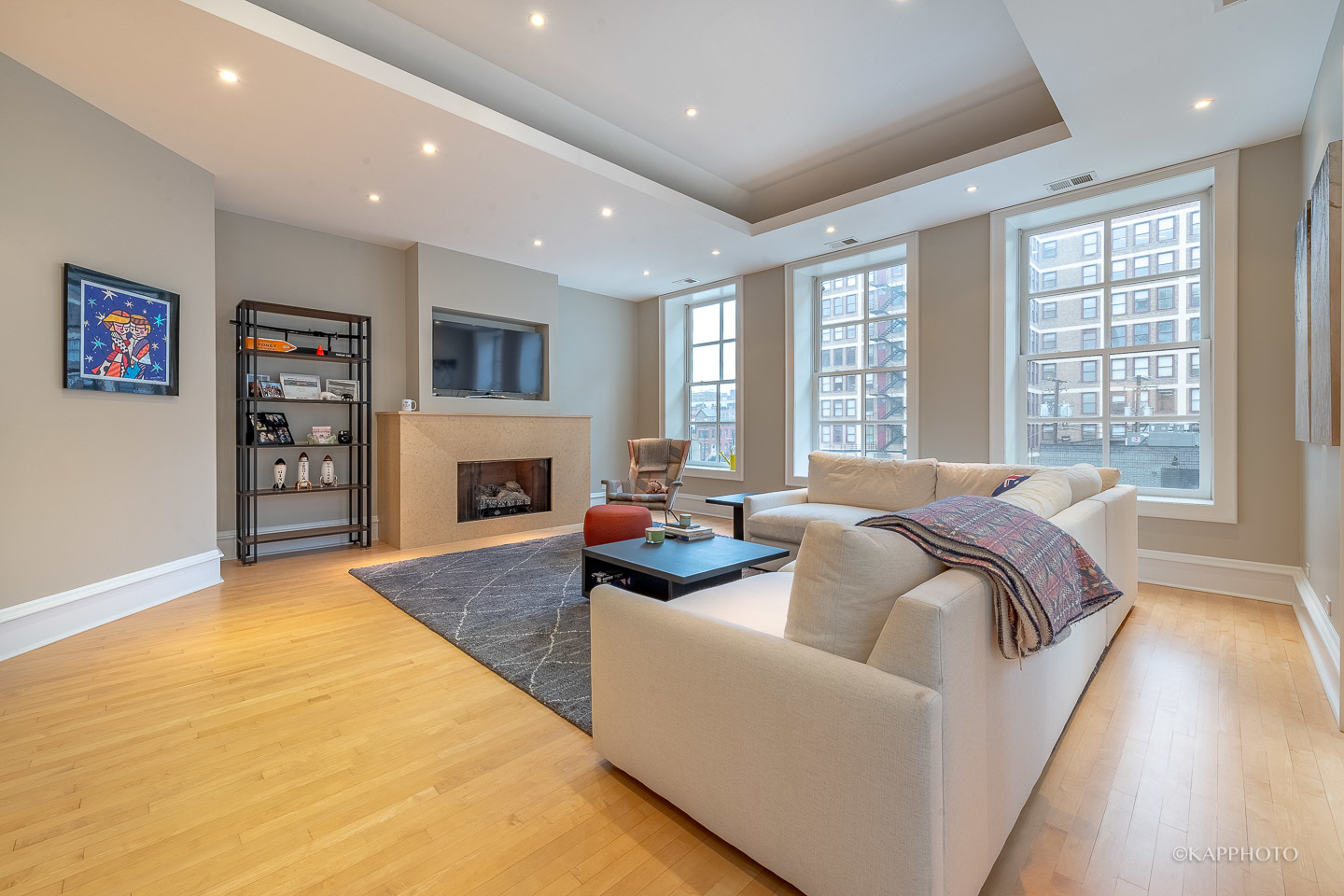 319 W ERIE Street Unit: 2E