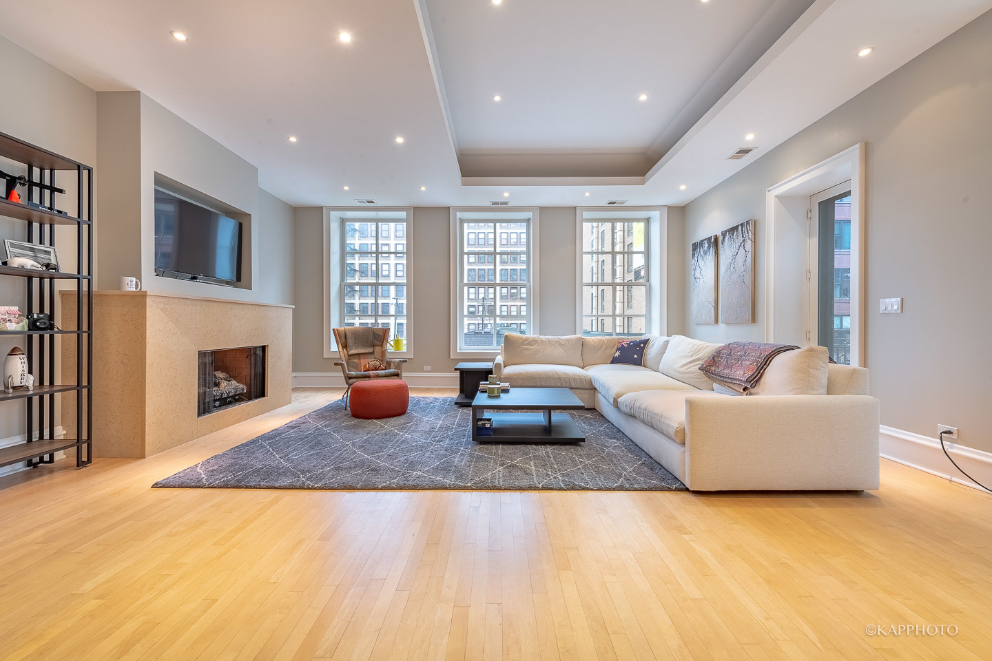 319 W ERIE Street Unit: 2E