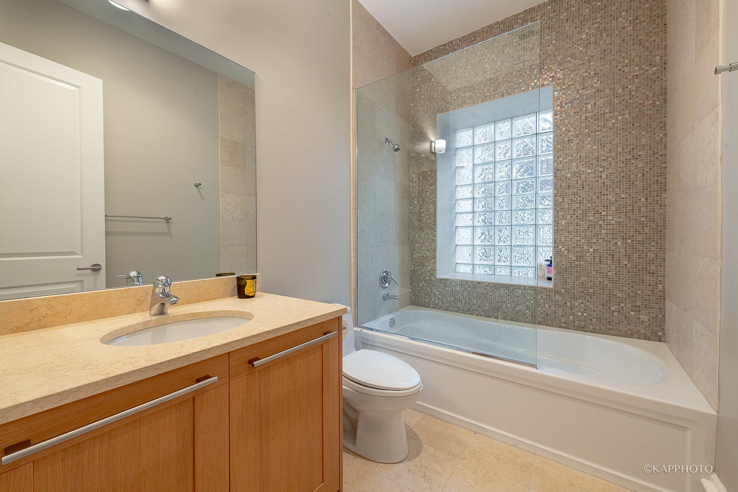 319 W ERIE Street Unit: 2E