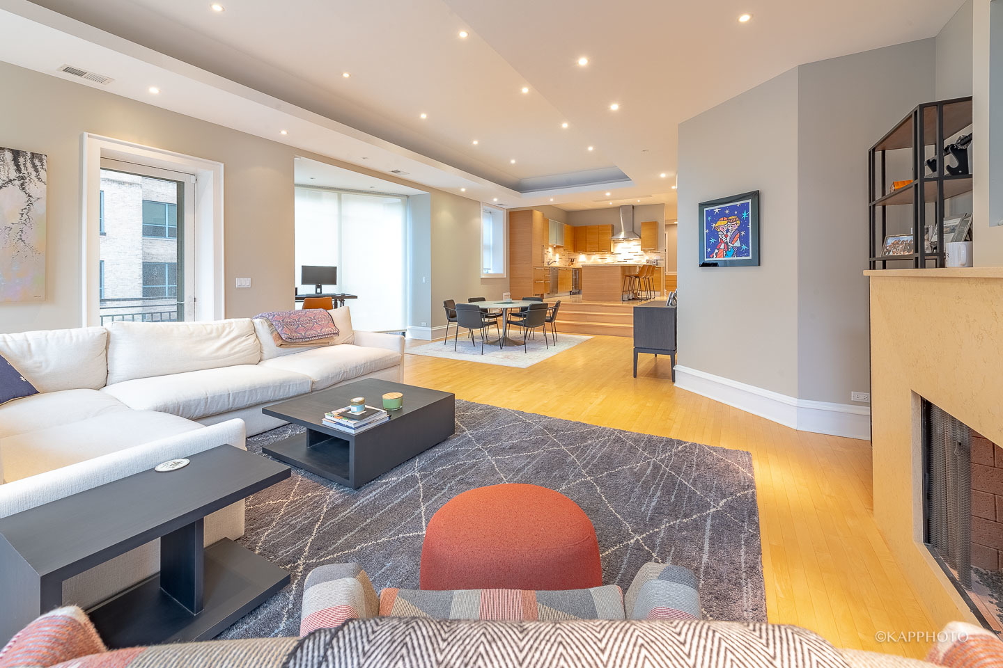 319 W ERIE Street Unit: 2E