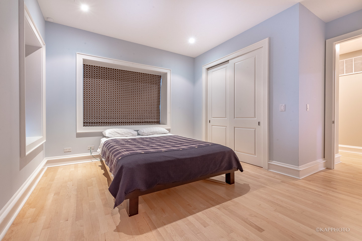 319 W ERIE Street Unit: 2E