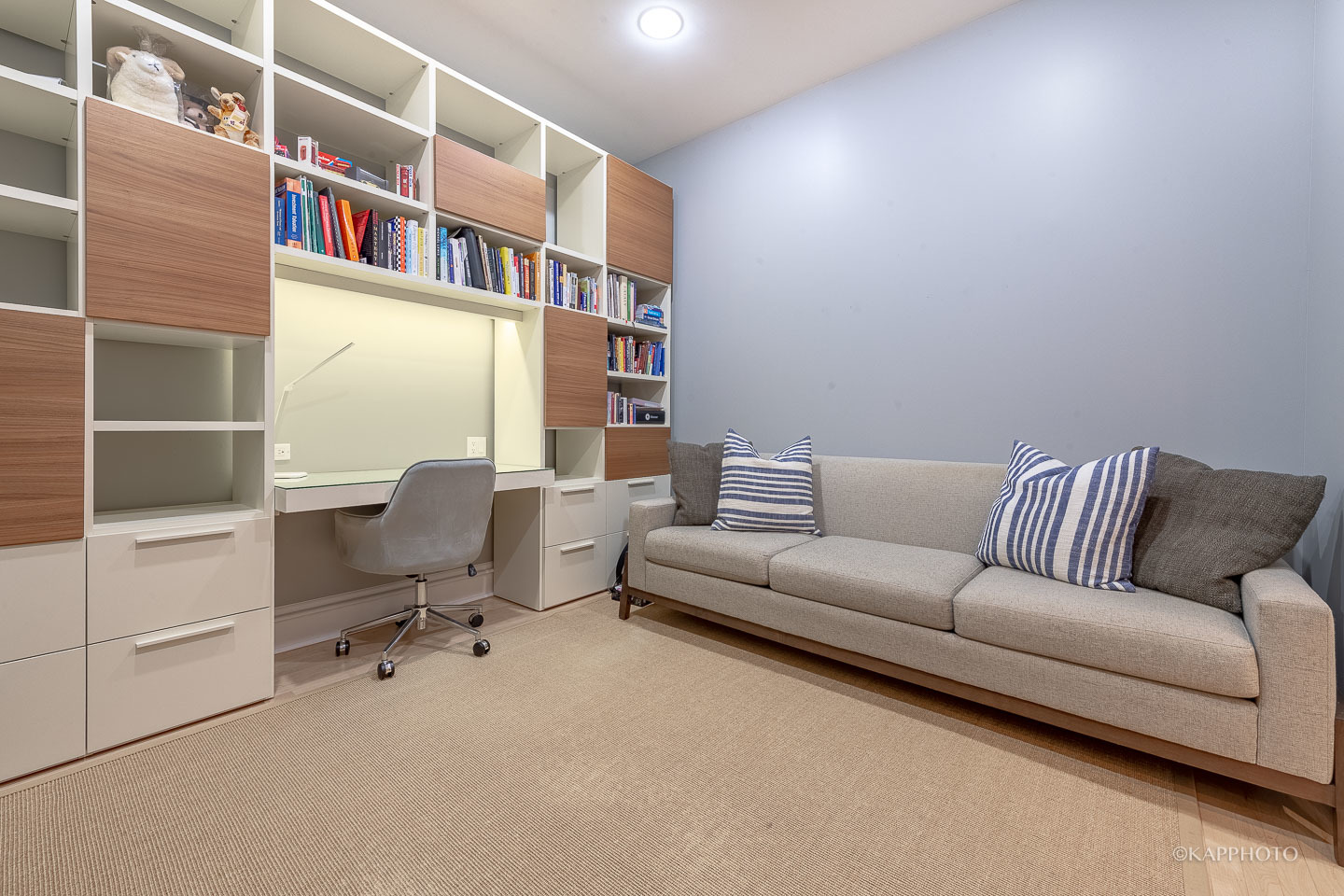 319 W ERIE Street Unit: 2E