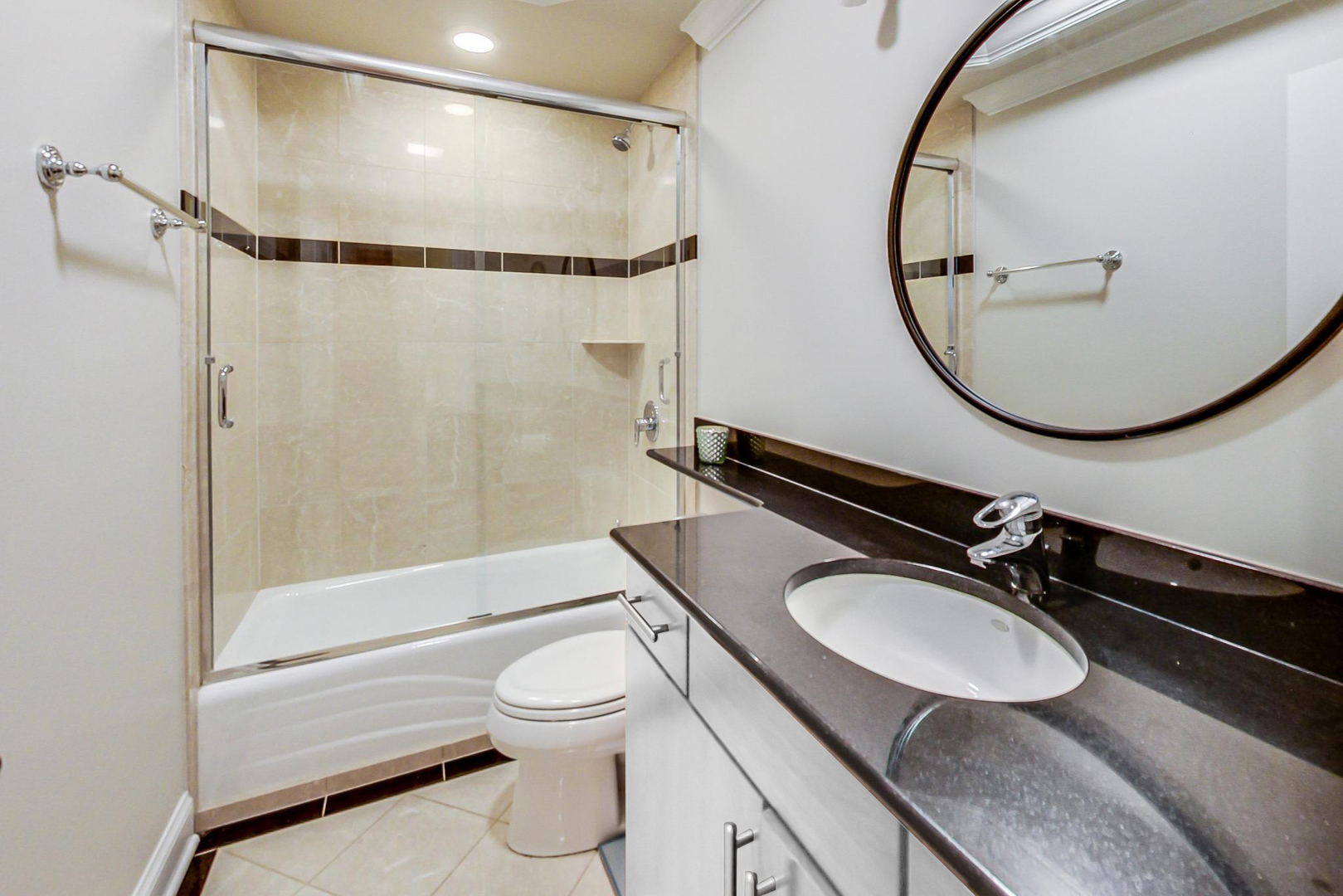 837 W Roscoe Street Unit: 1W