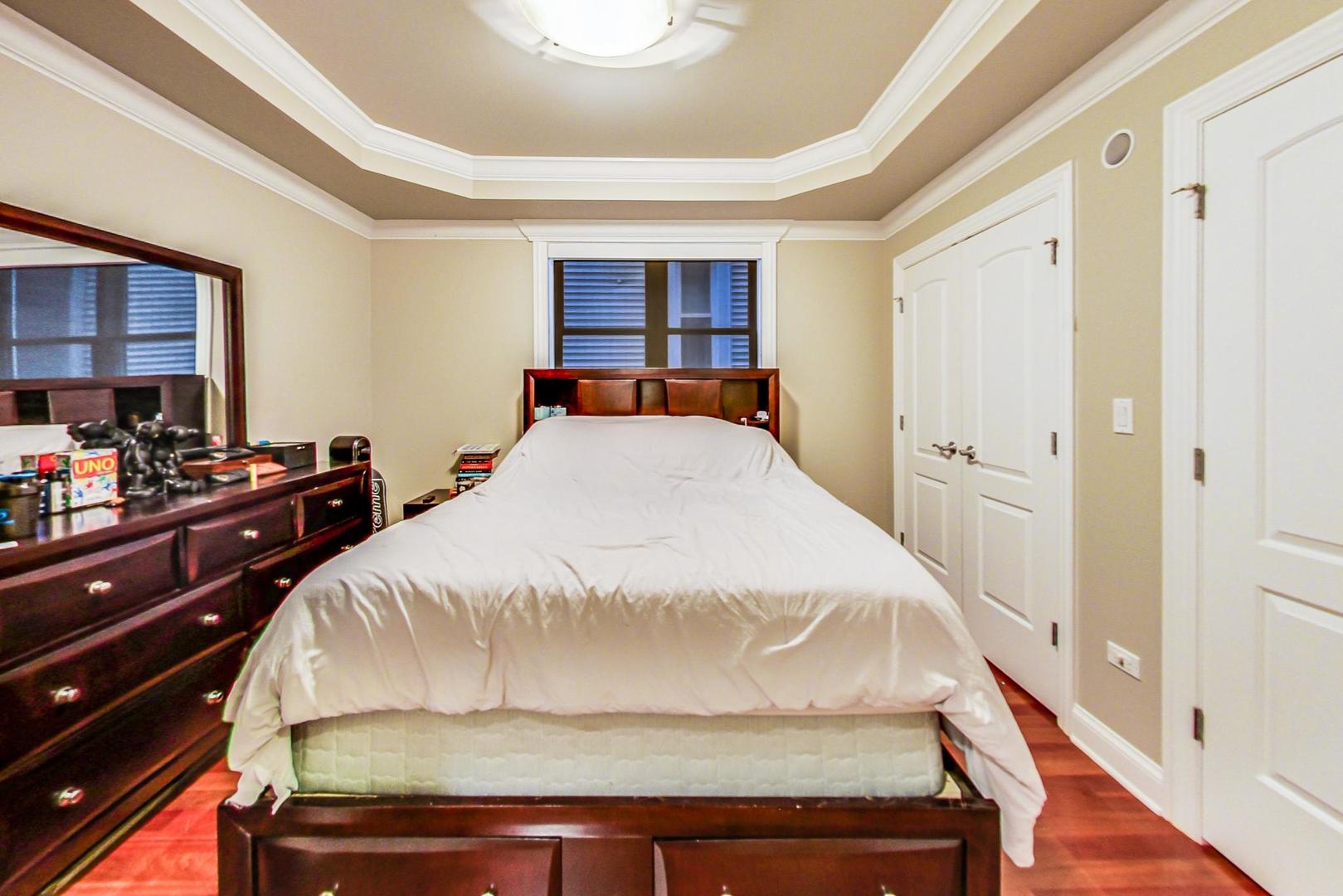 837 W Roscoe Street Unit: 1W