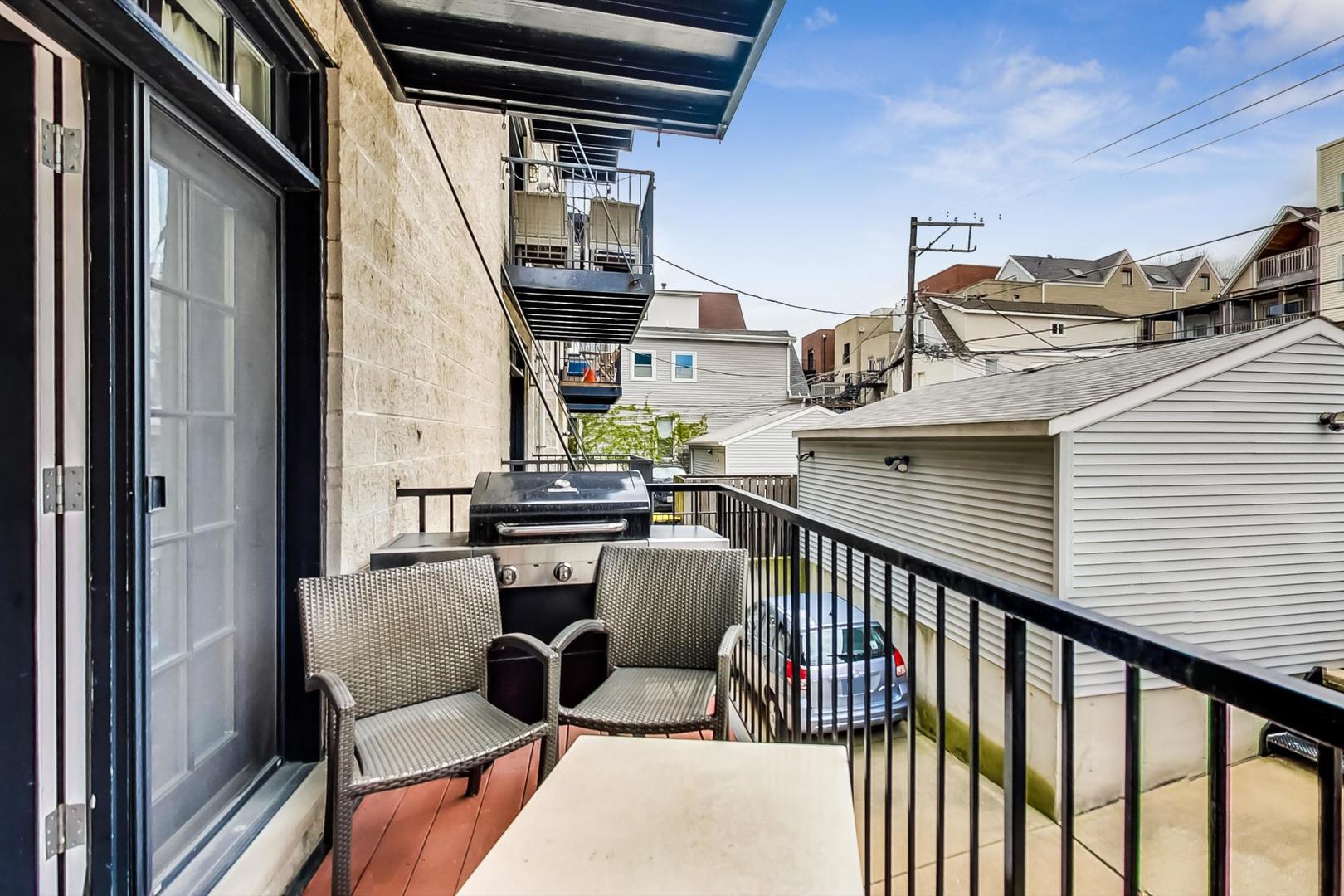 837 W Roscoe Street Unit: 1W