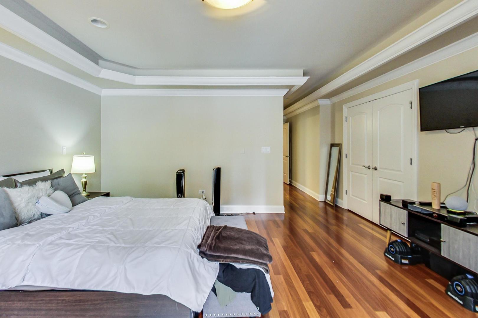 837 W Roscoe Street Unit: 1W