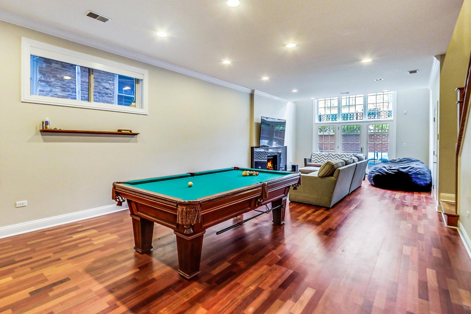 837 W Roscoe Street Unit: 1W