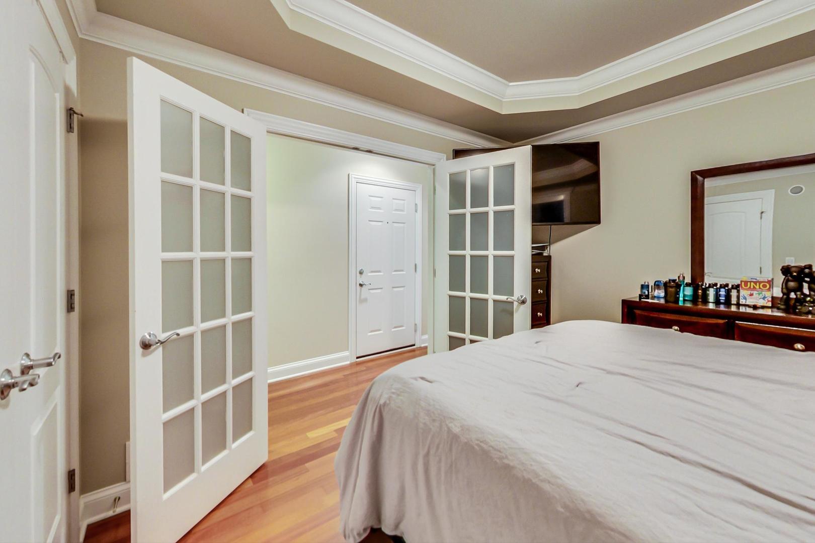 837 W Roscoe Street Unit: 1W