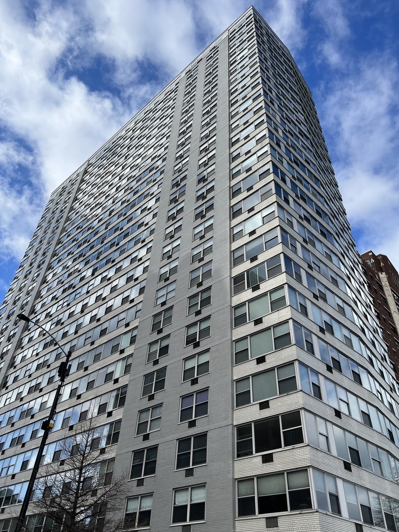 3900 N Lake Shore Drive Unit: 7G