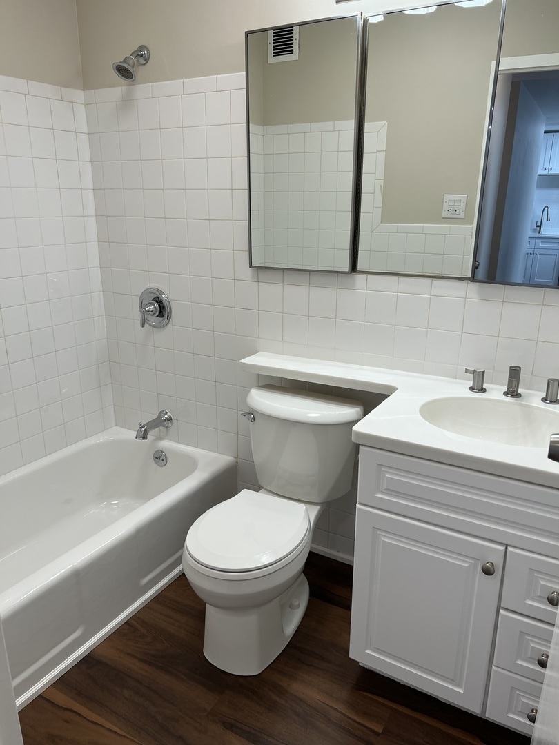 3900 N Lake Shore Drive Unit: 7G