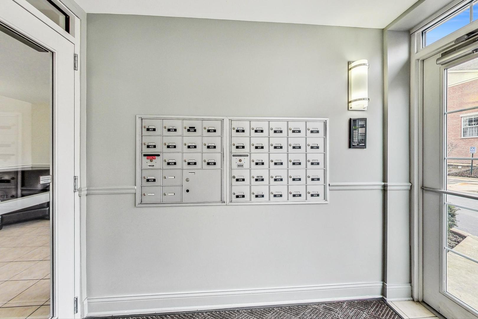 0S099 Lee Court Unit: 206