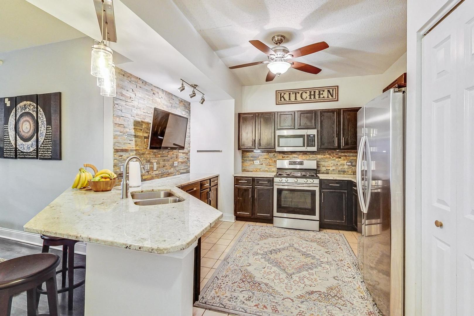 0S099 Lee Court Unit: 206