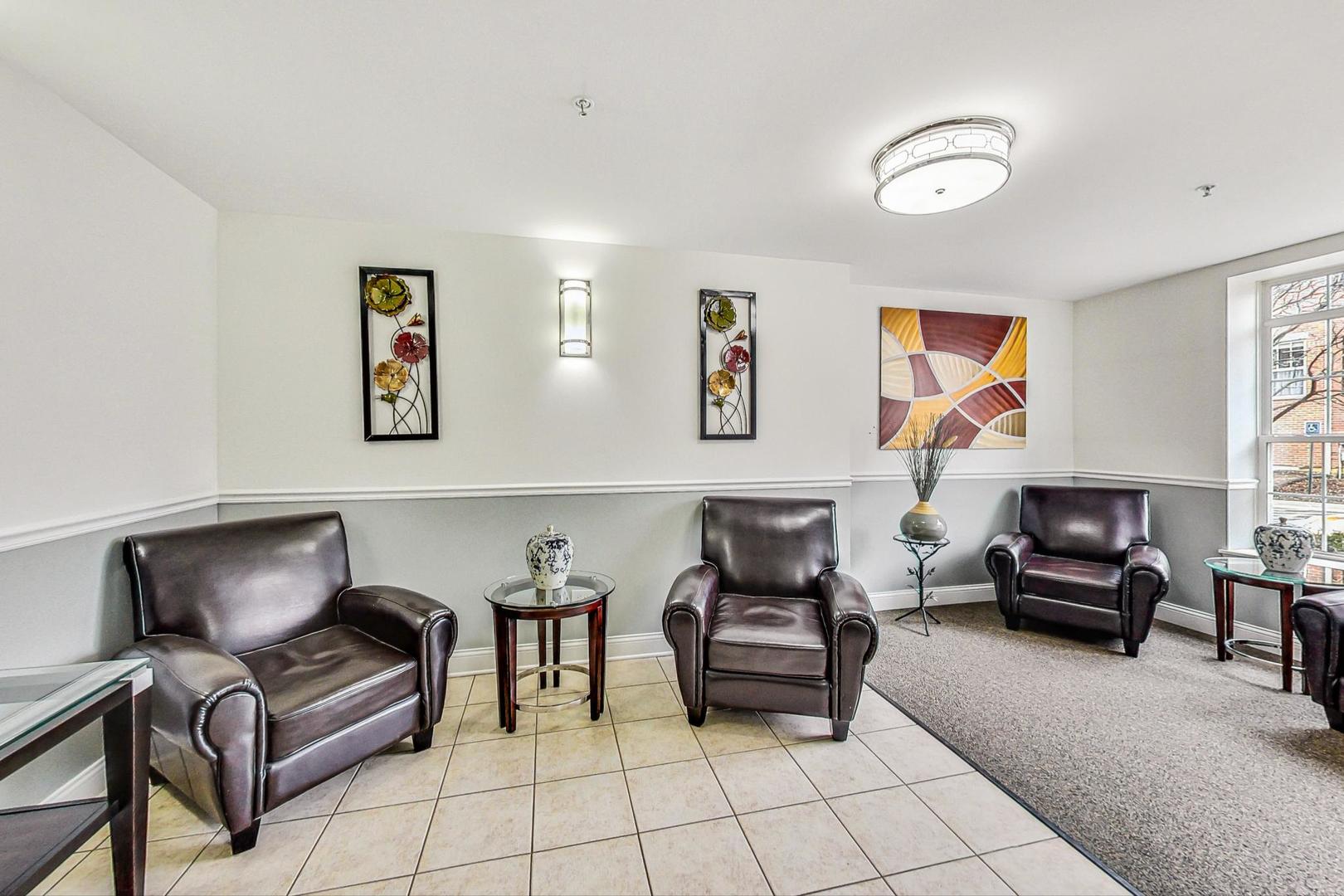 0S099 Lee Court Unit: 206