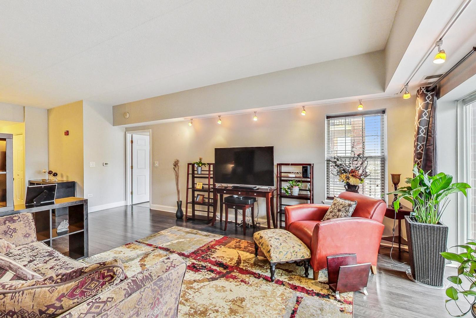 0S099 Lee Court Unit: 206