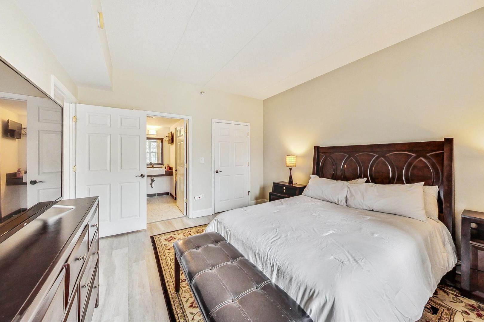 0S099 Lee Court Unit: 206