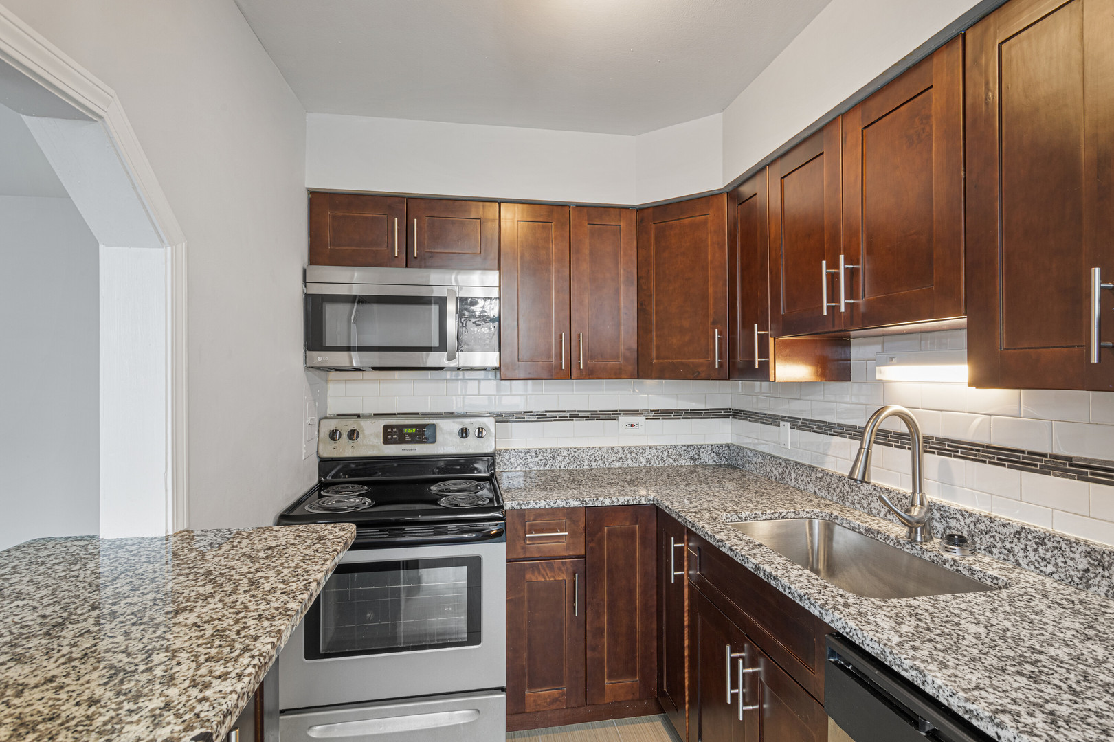 6001 N Kenmore Avenue Unit: 410