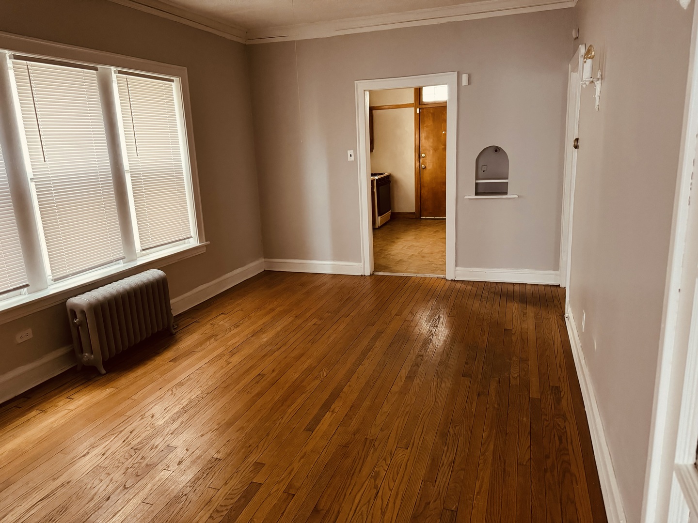 8808 S BLACKSTONE Avenue