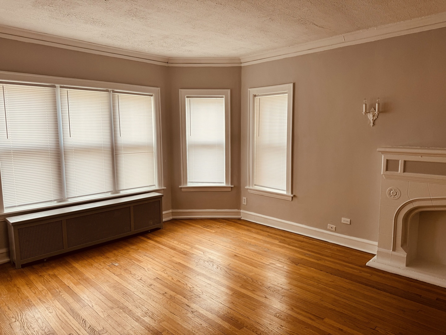 8808 S BLACKSTONE Avenue