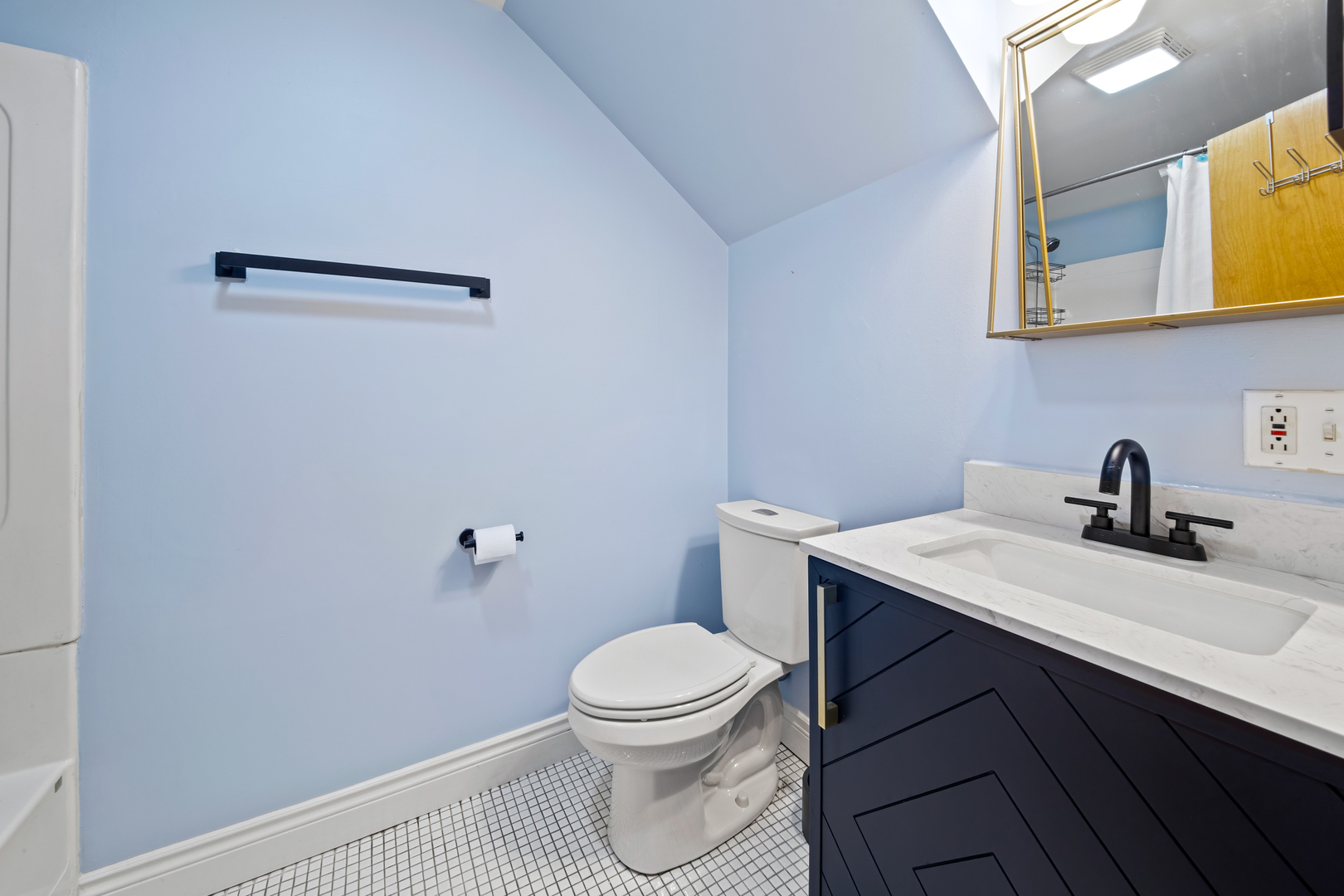 1060 N Hermitage Avenue Unit: 3