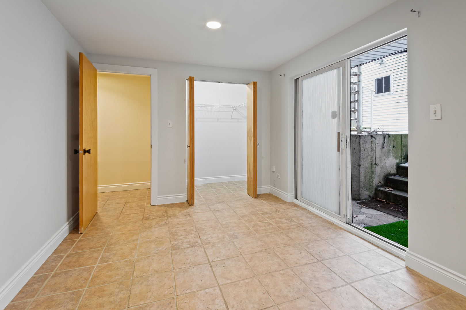 1060 N Hermitage Avenue Unit: 3