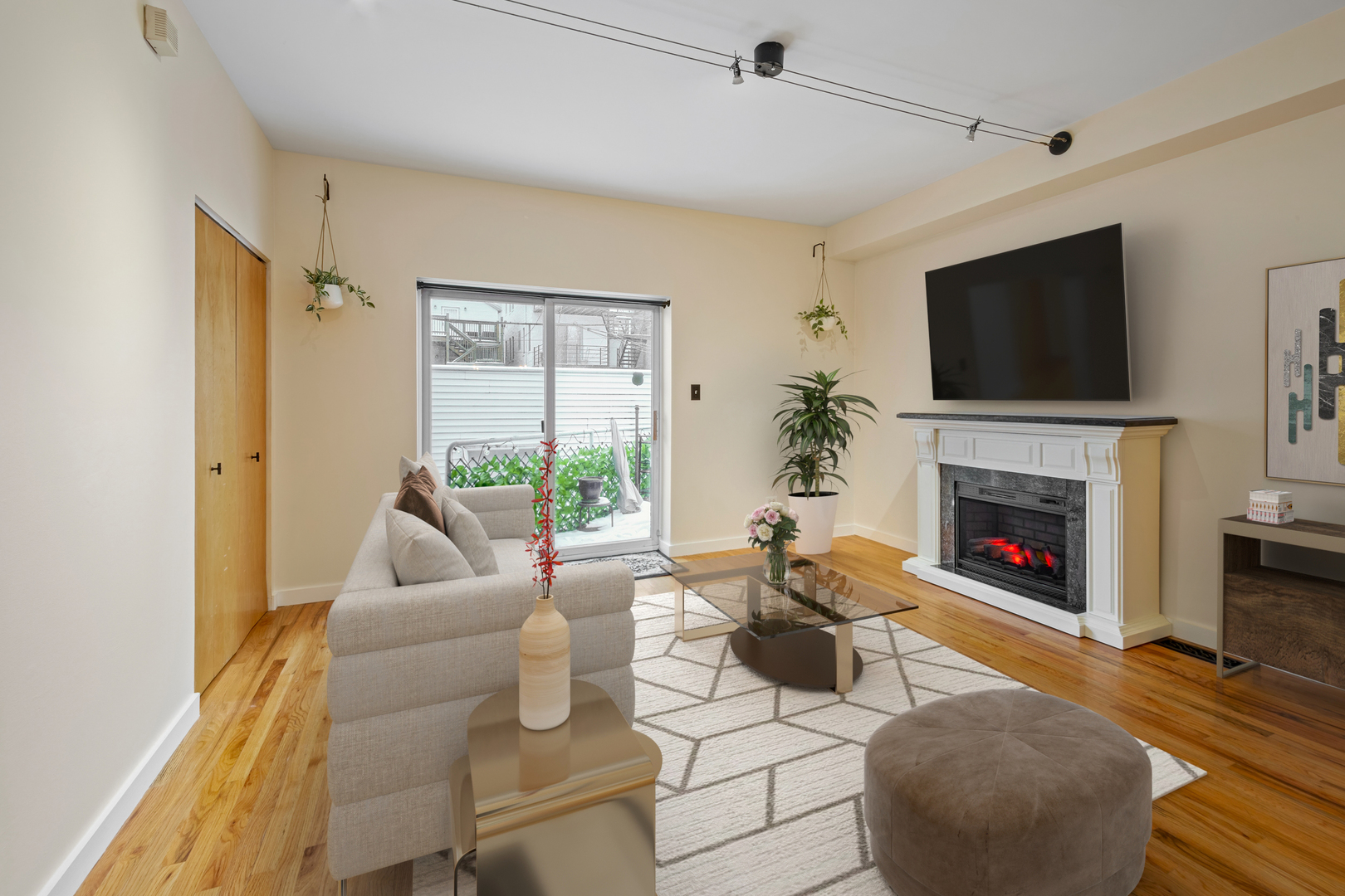 1060 N Hermitage Avenue Unit: 3
