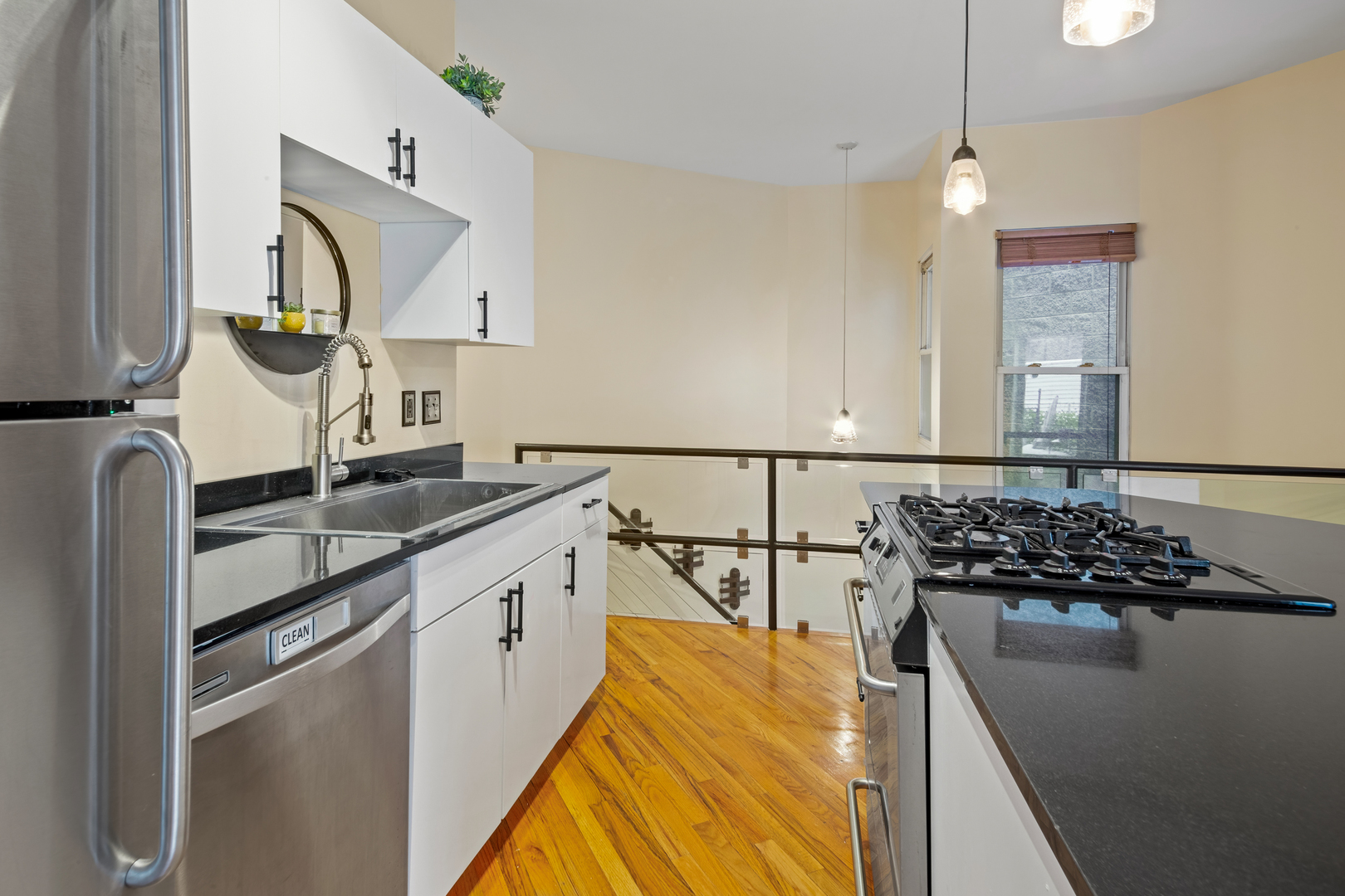 1060 N Hermitage Avenue Unit: 3