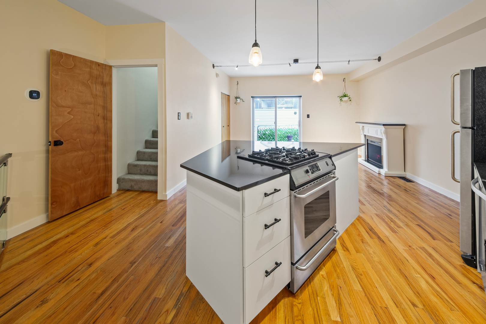1060 N Hermitage Avenue Unit: 3