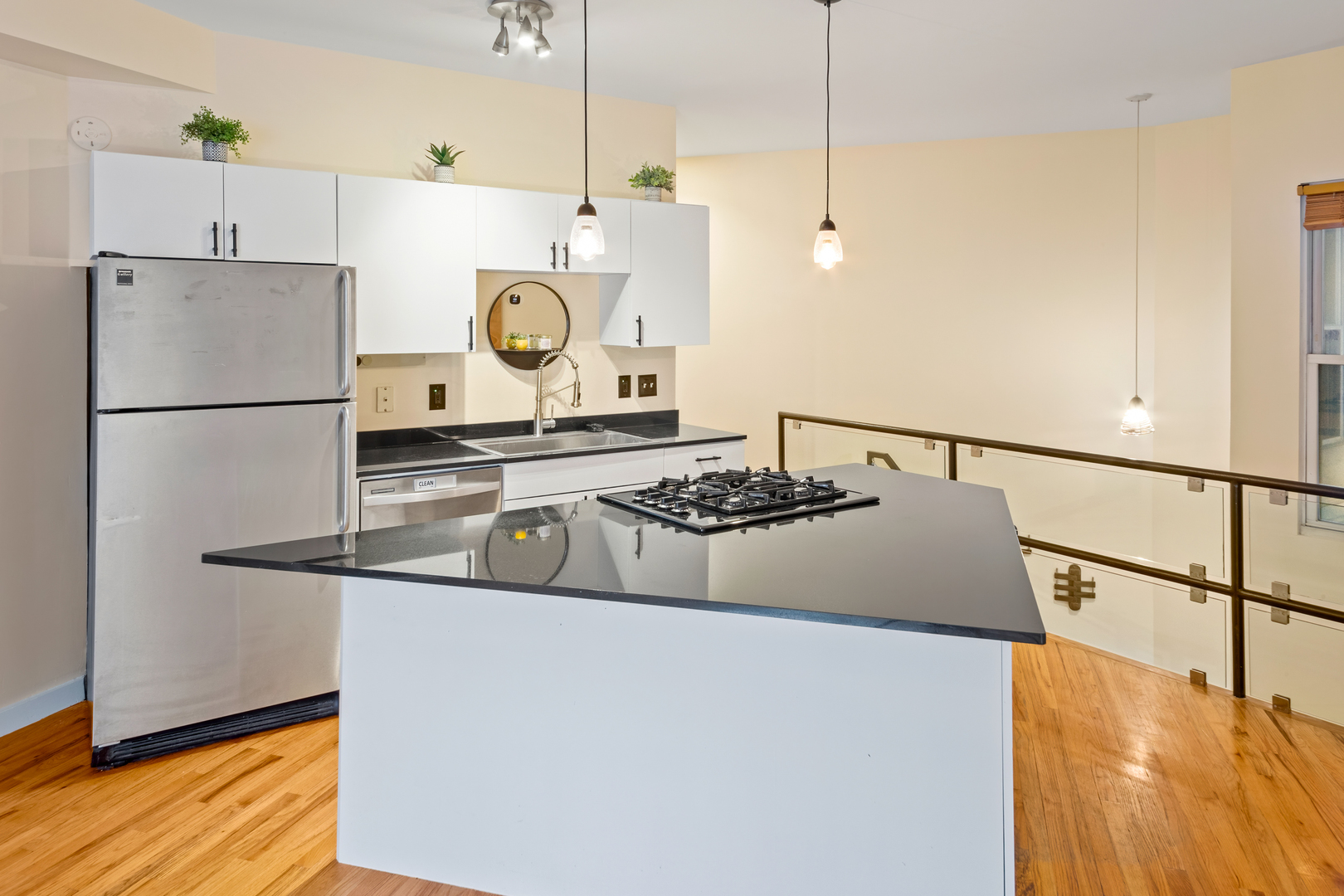 1060 N Hermitage Avenue Unit: 3