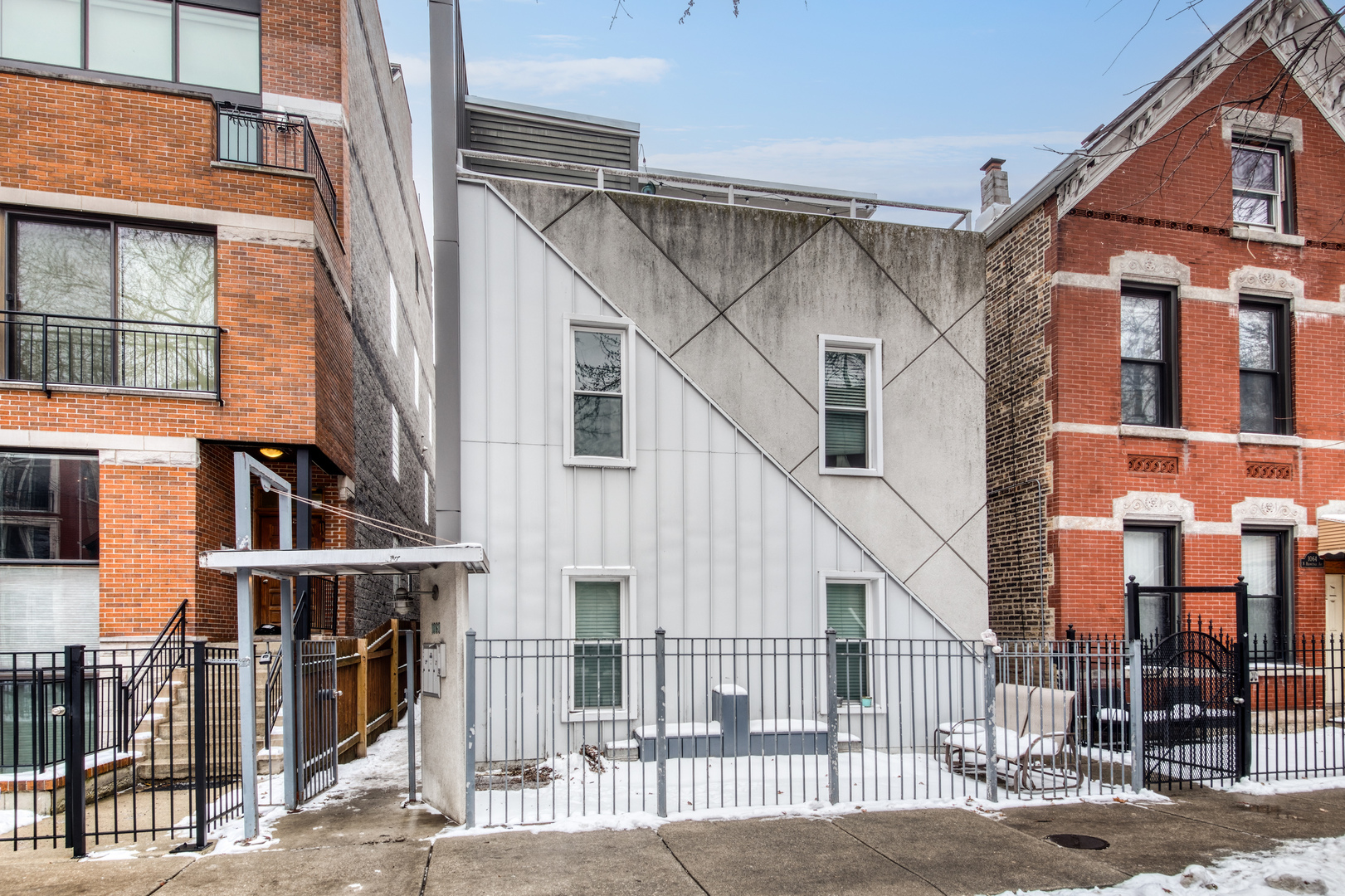 1060 N Hermitage Avenue Unit: 3