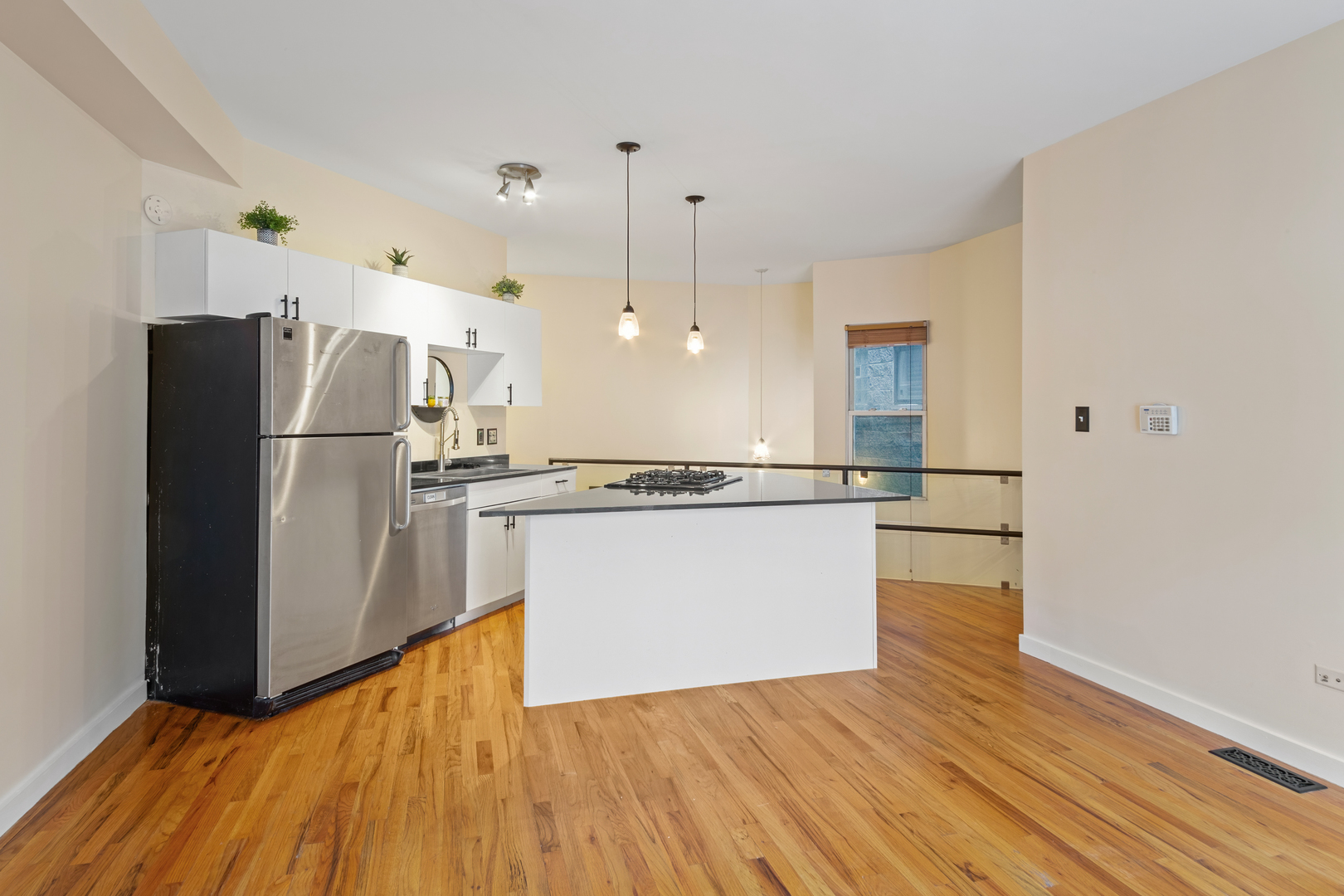 1060 N Hermitage Avenue Unit: 3