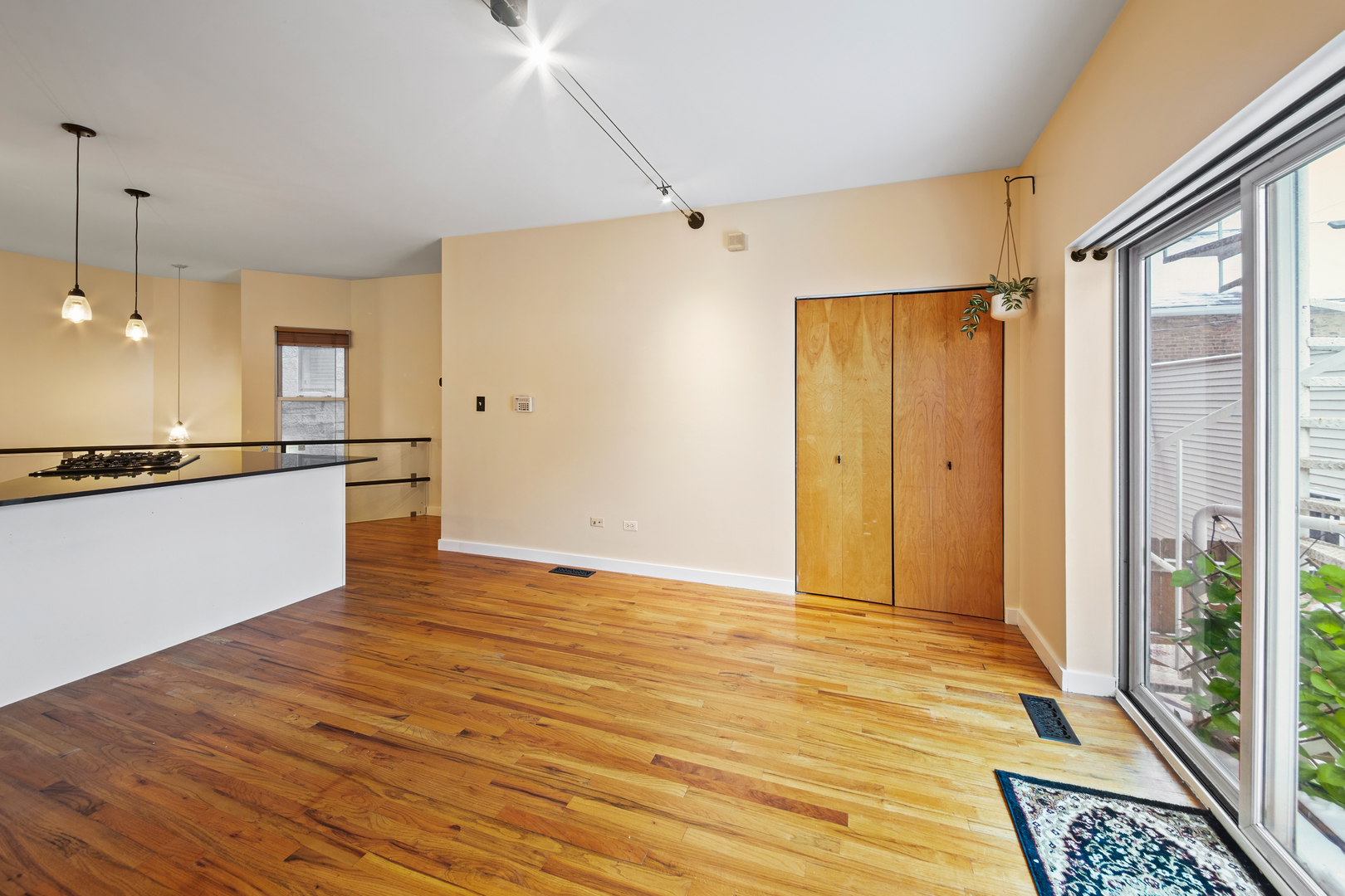 1060 N Hermitage Avenue Unit: 3