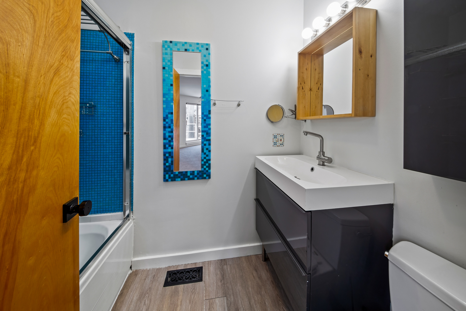1060 N Hermitage Avenue Unit: 3