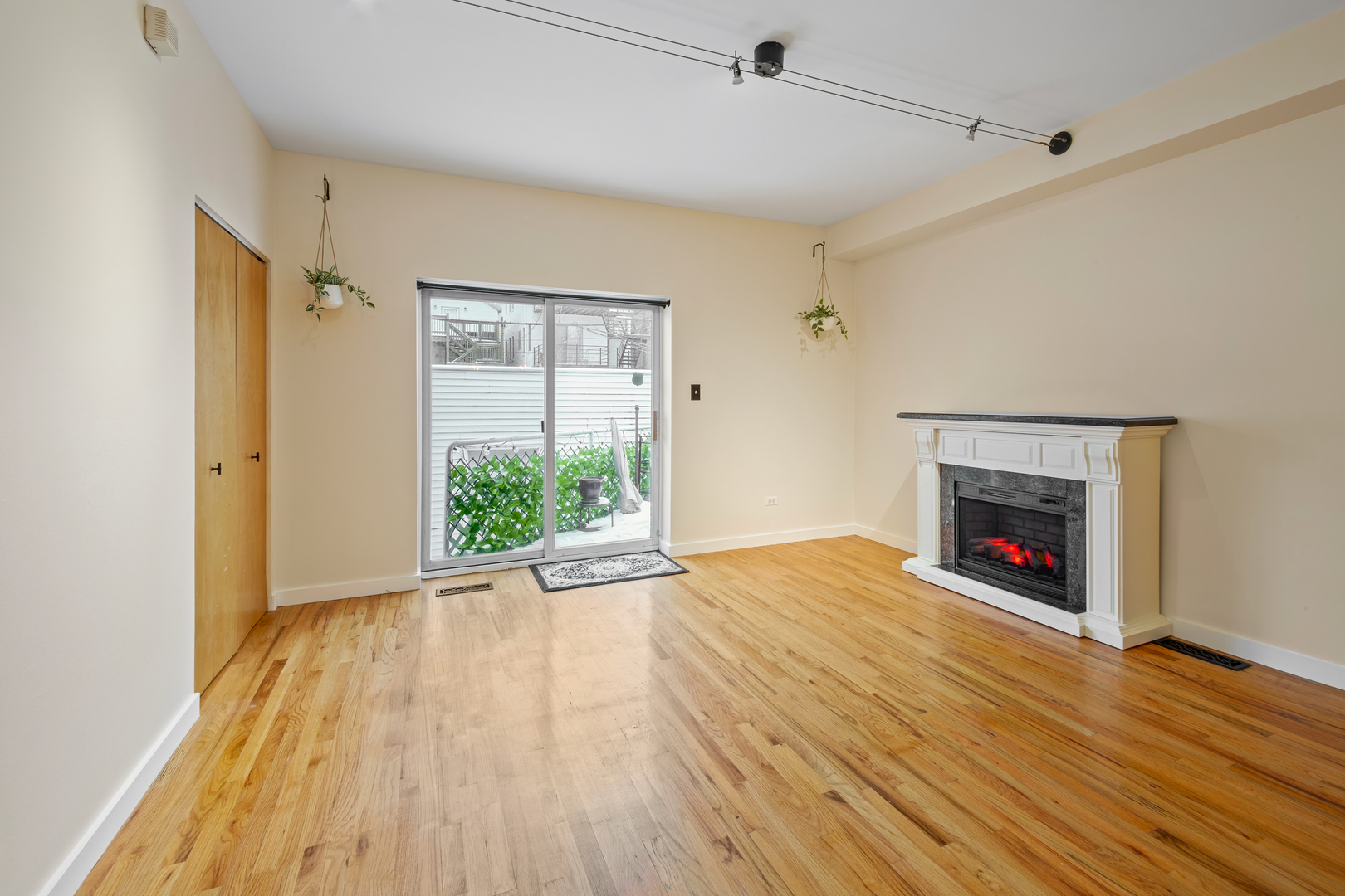 1060 N Hermitage Avenue Unit: 3