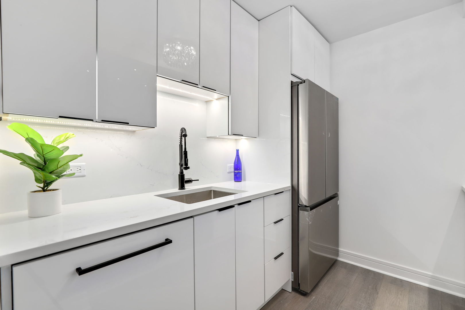 1455 N Sandburg Terrace Unit: 1006