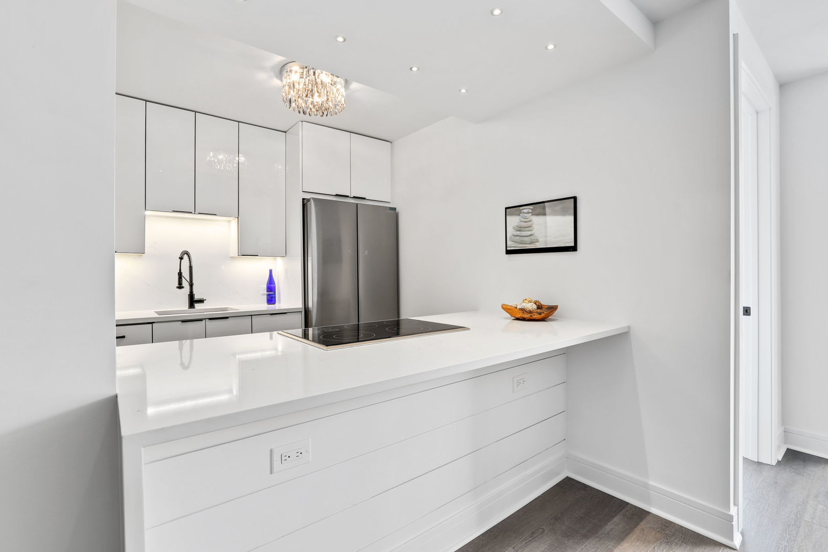 1455 N Sandburg Terrace Unit: 1006